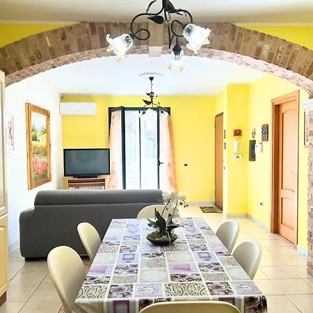 Cabras, Vacanze A Due Passi Dal Mare